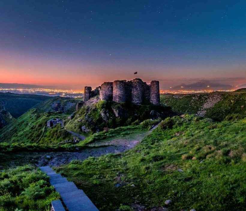 Крепость Амберд на горе Арагац