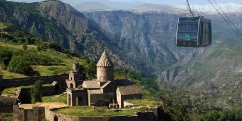 Канатная дорога и монастырь Татев в Армении